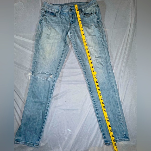 American Eagle • Destroyed Light Wash Skinny Jeans • Size 8 - Picture 8 of 8